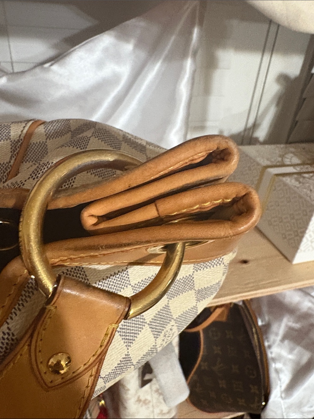Louis Vuitton Galleria GM - Picture 11 of 16